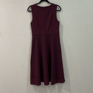 beautiful ANN TAYLOR dress size 8 burgundy color
in very good condition!